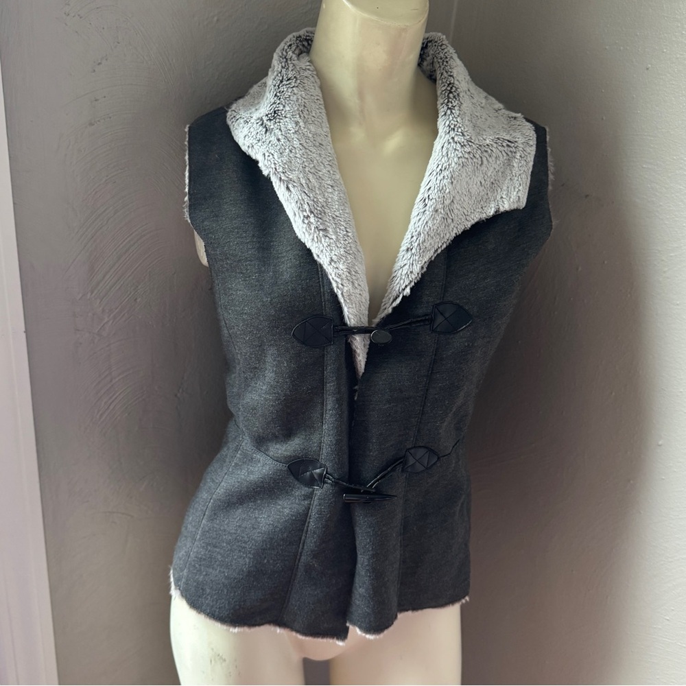 Montanaco faux fur vest size small